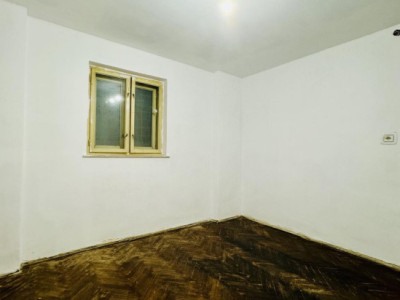 Apartament spatios de vanzare la casa, 78 mp utili, zona centrala. 